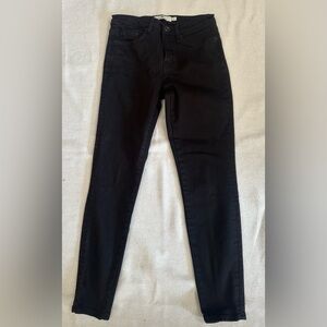 Vineyard Vines black ladies Jean. Size 27. High Ruse Skinny